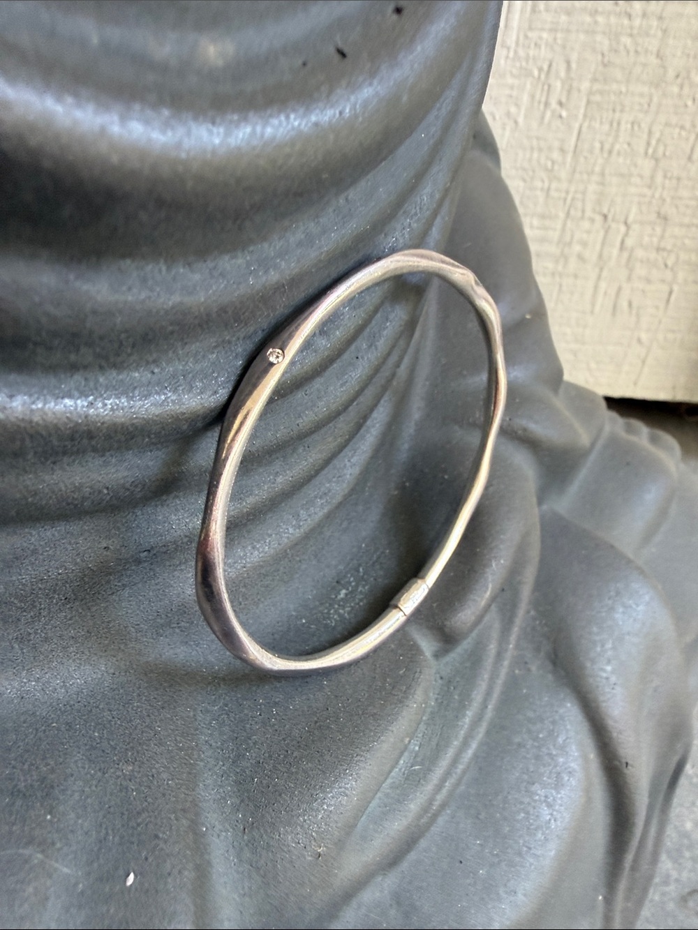 Ippolita hammered silver bangle bracelet with diamonds - Picture 3 of 5